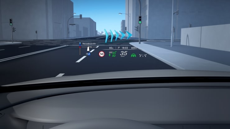 Mercedes EQS 抬頭顯示器畫面