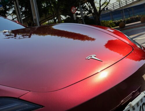 2026 特斯拉膜料大比拼：為什麼 膜研所MOLAB PPF在抗污性與亮度上能超越傳統大廠？